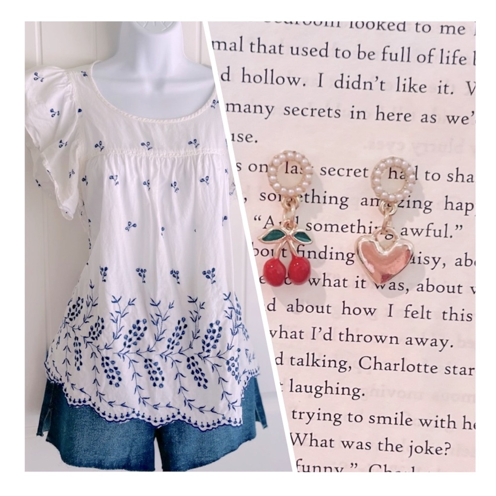 Gap Blue Embroidery Flutter Sleeve Scallop
Edge Blouse Top Sz Medium + Earrings
